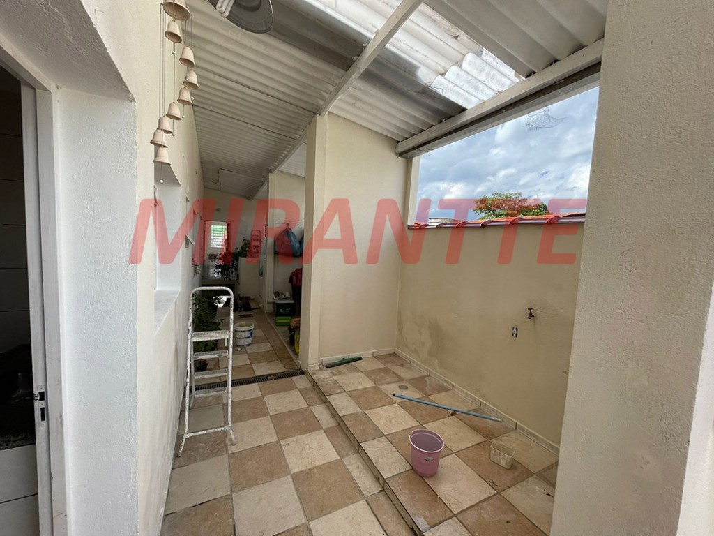 Sobrado de 1967m² com 3 quartos em Cangaiba