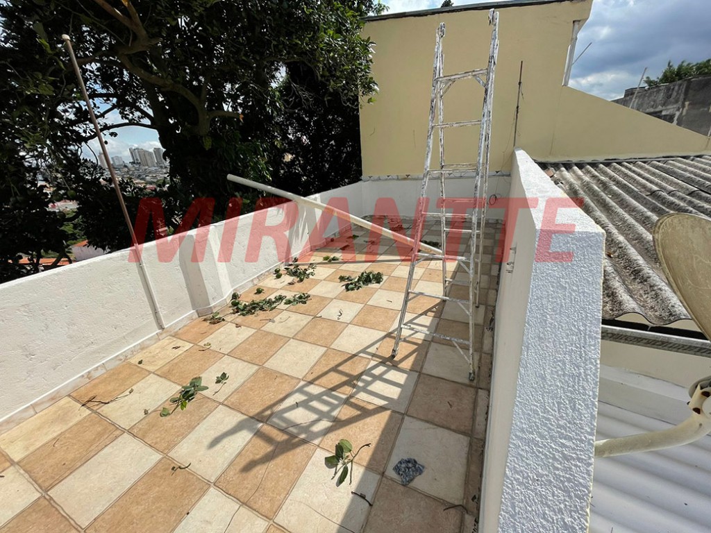 Sobrado de 1967m² com 3 quartos em Cangaiba