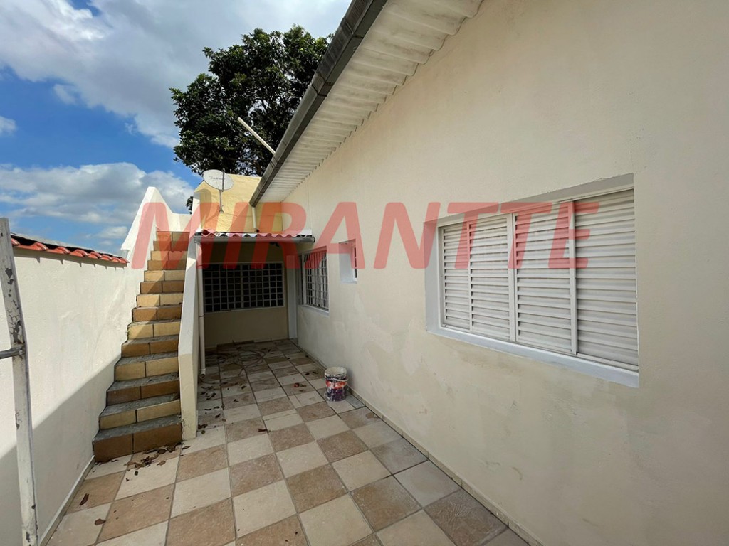 Sobrado de 1967m² com 3 quartos em Cangaiba
