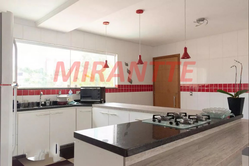 Sobrado de 320m² com 4 quartos em Sacoma