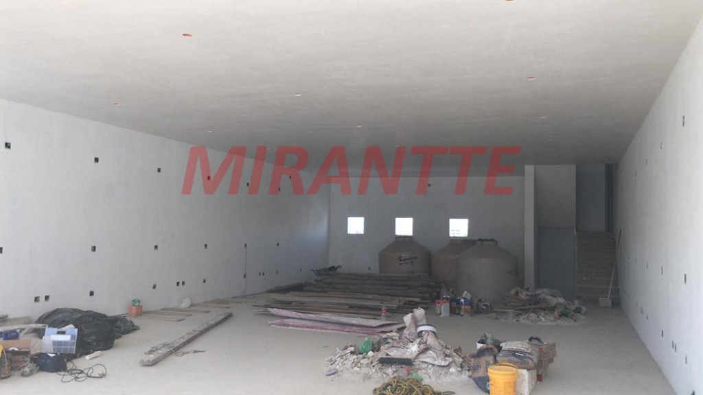 Comercial de 900m² em Casa Verde