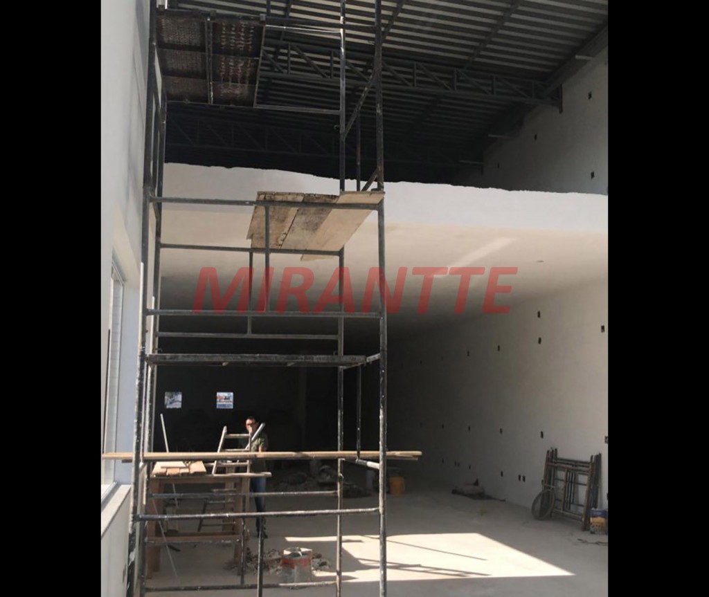 Comercial de 900m² em Casa Verde