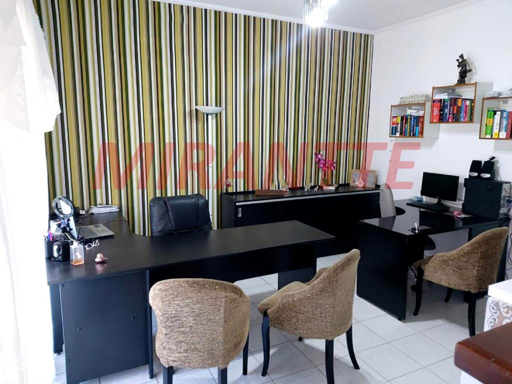 Sobrado de 500m² com 3 quartos em Vila Rosália