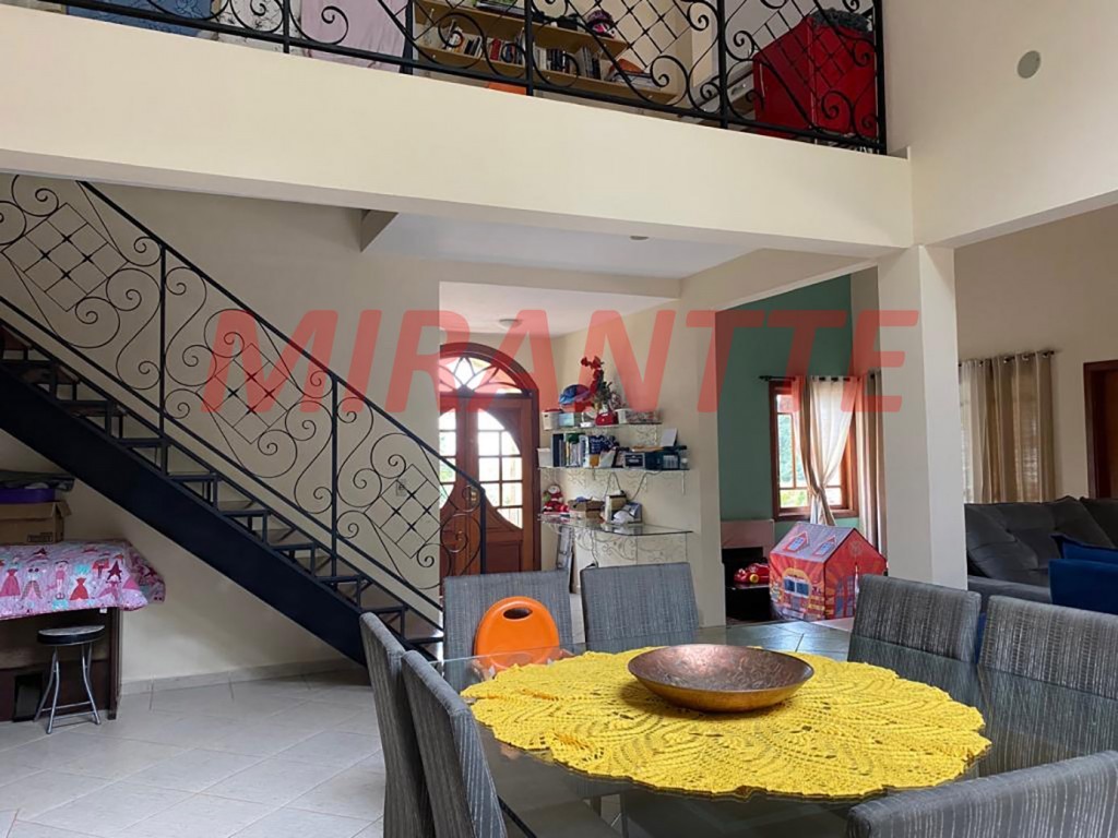 Sobrado de 230m² com 3 quartos em Serra da Cantareira