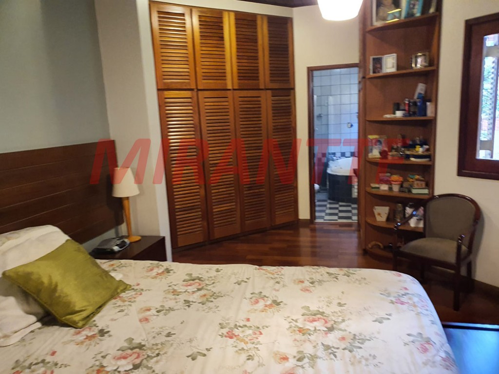 Sobrado de 324m² com 4 quartos em Serra da Cantareira