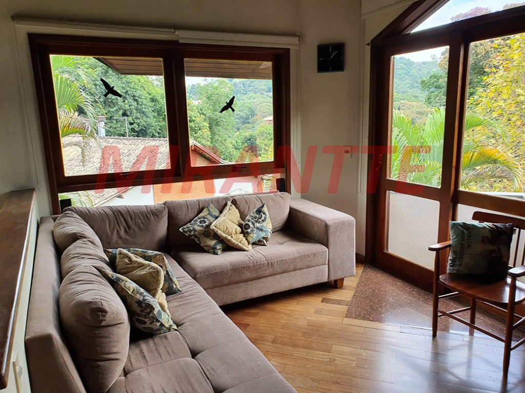 Sobrado de 324m² com 4 quartos em Serra da Cantareira