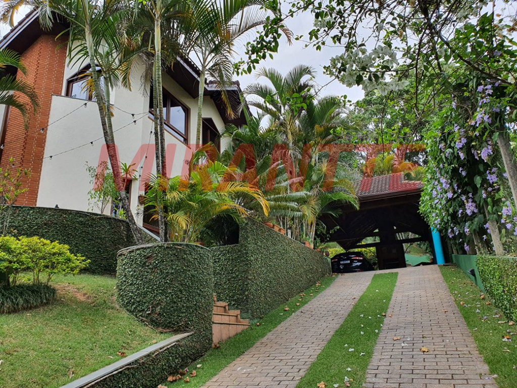 Sobrado de 324m² com 4 quartos em Serra da Cantareira