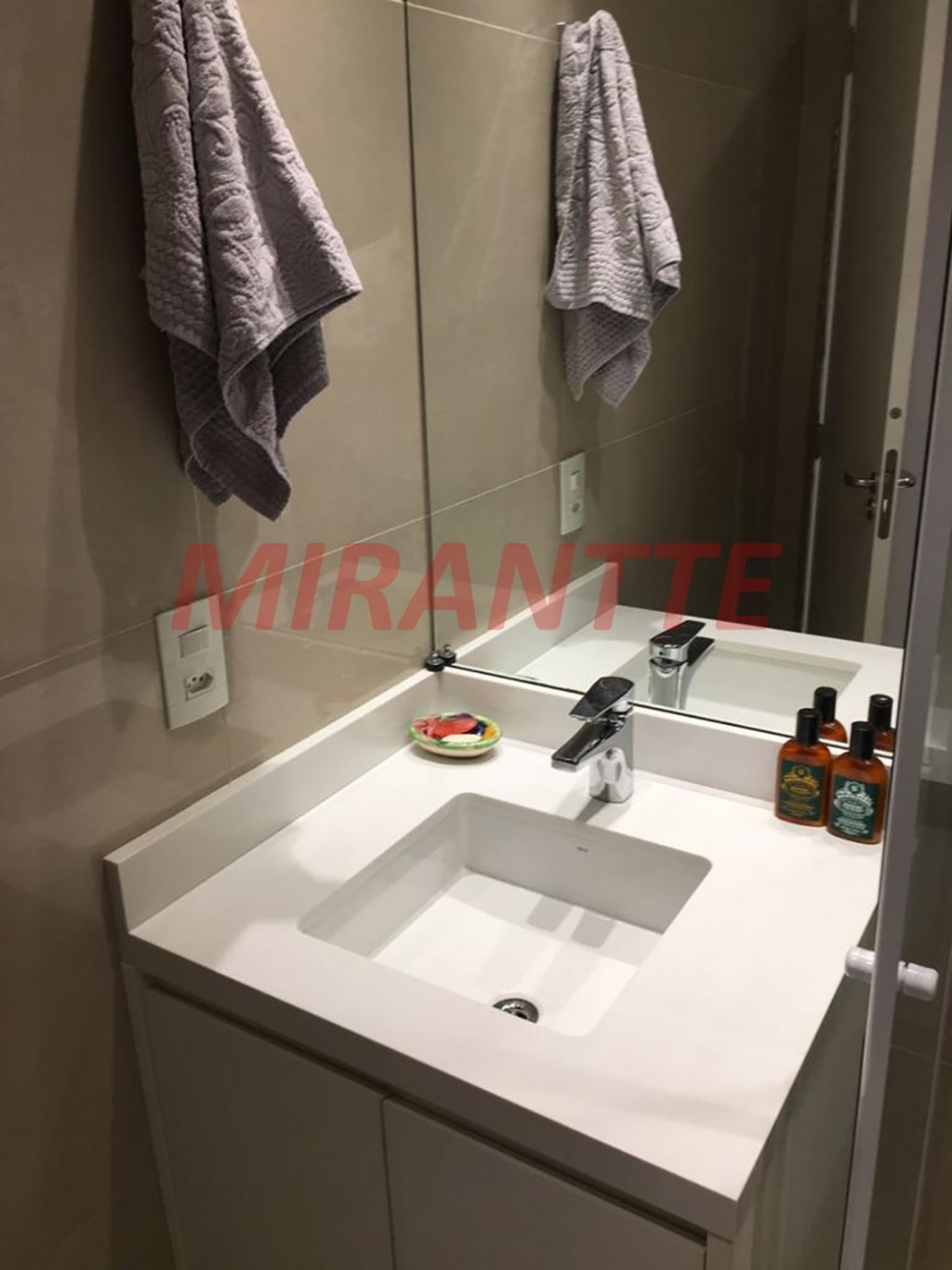 Apartamento com 2 quartos em Jardim Flor da Montanha
