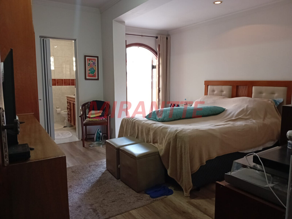 Sobrado de 127m² com 3 quartos em Santana