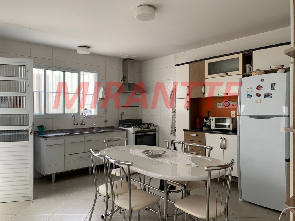 Sobrado de 150m² com 3 quartos em Água Fria