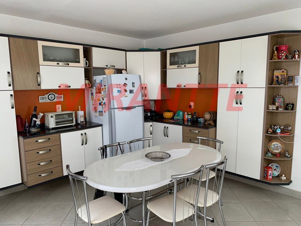 Sobrado de 150m² com 3 quartos em Água Fria