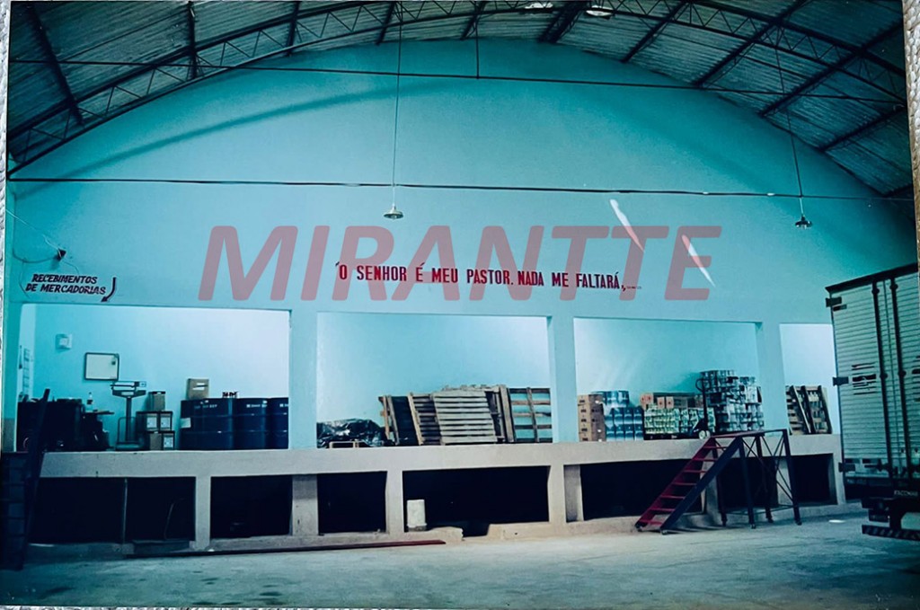 Comercial de 1000m² em Cumbica