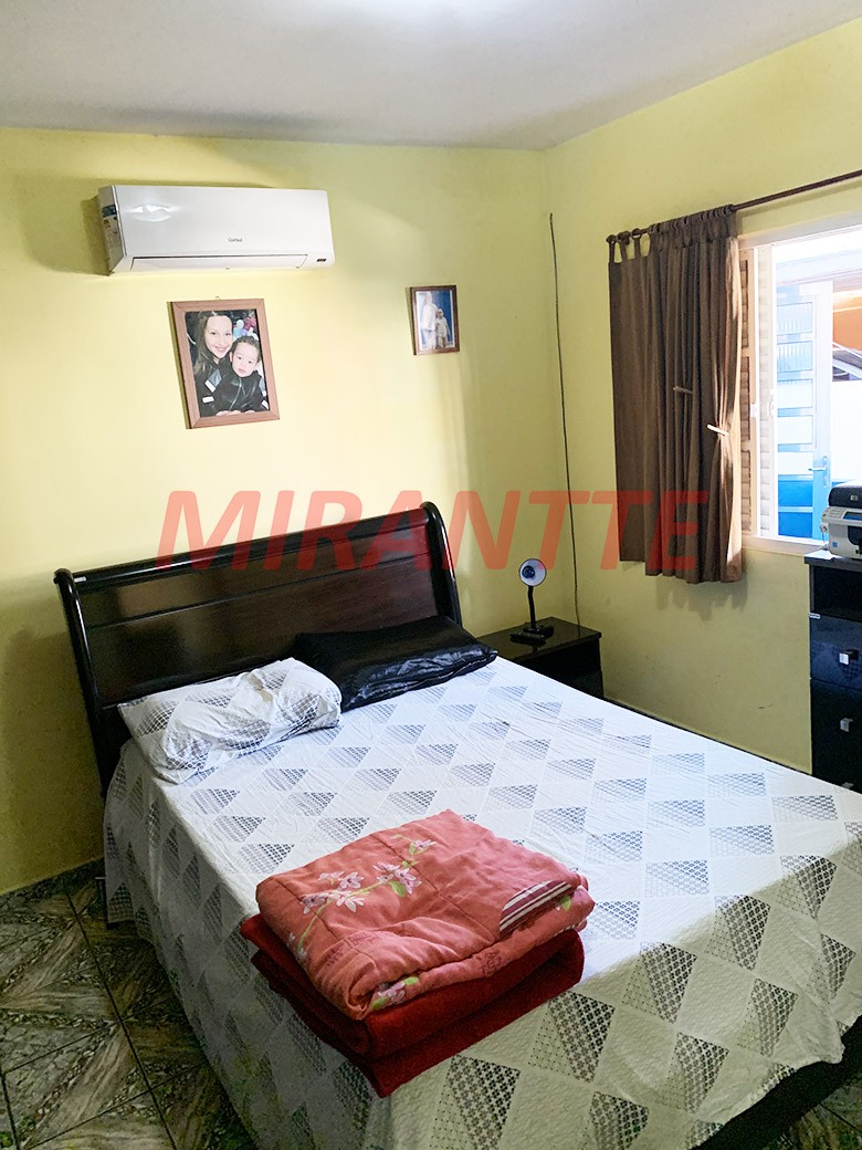 Sobrado de 286m² com 4 quartos em Vila Carbone