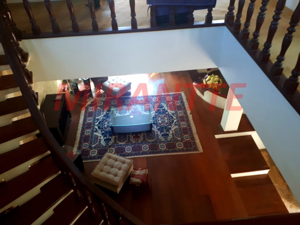 Sobrado de 317m² com 4 quartos em Horto Florestal