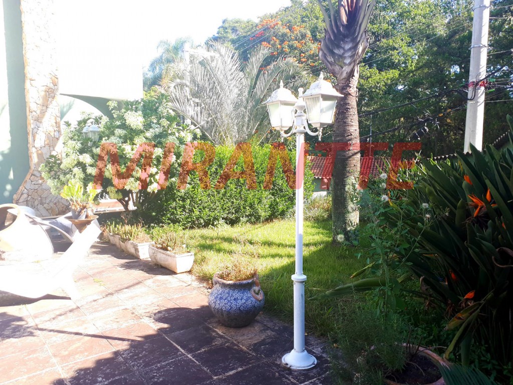 Sobrado de 317m² com 4 quartos em Horto Florestal