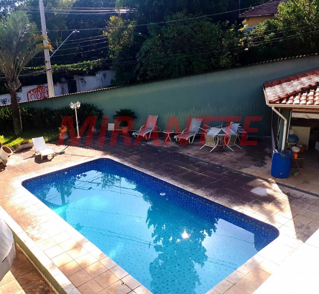 Sobrado de 317m² com 4 quartos em Horto Florestal
