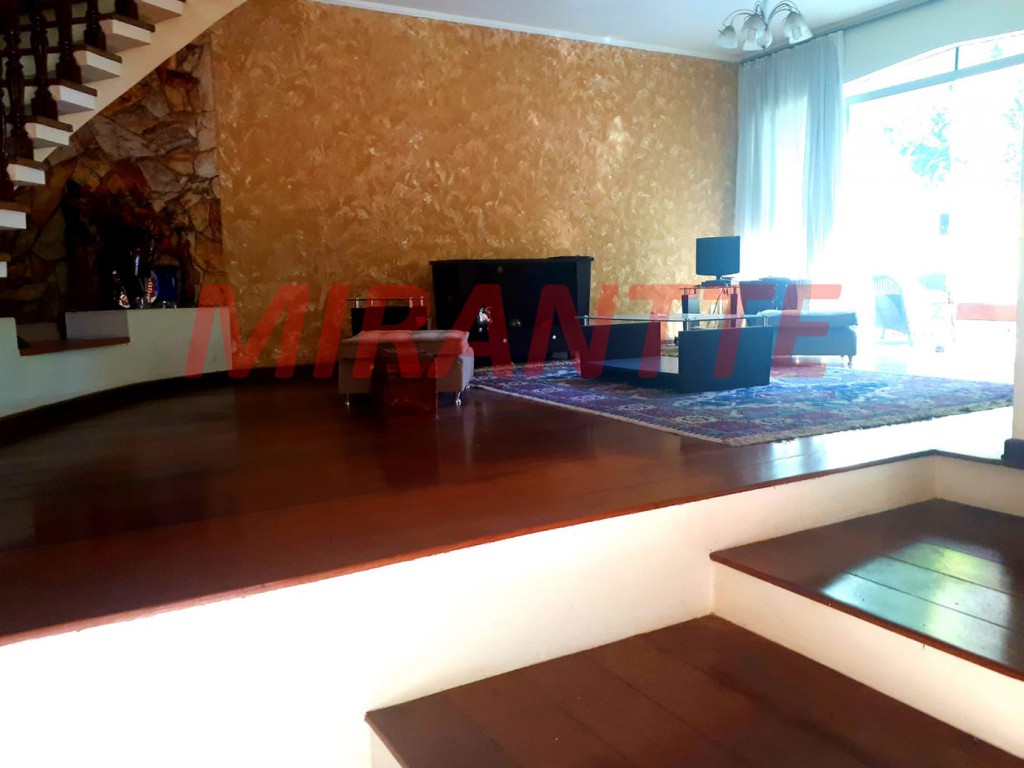 Sobrado de 317m² com 4 quartos em Horto Florestal