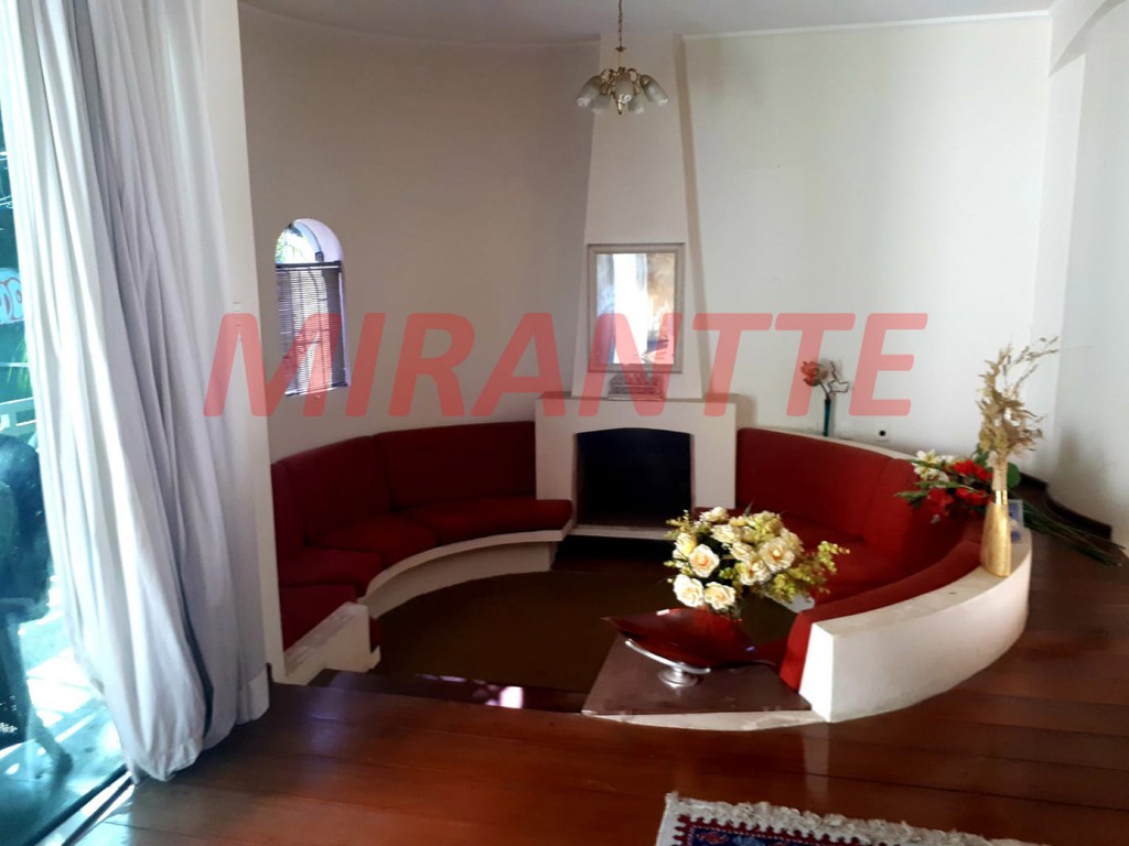 Sobrado de 317m² com 4 quartos em Horto Florestal