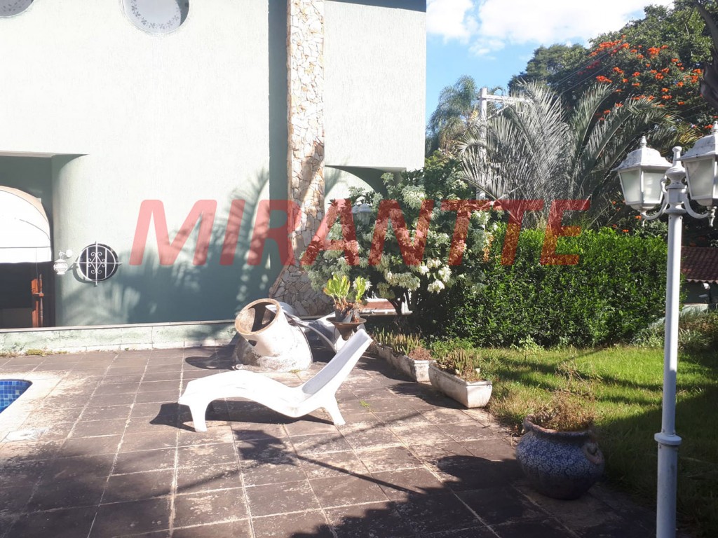 Sobrado de 317m² com 4 quartos em Horto Florestal