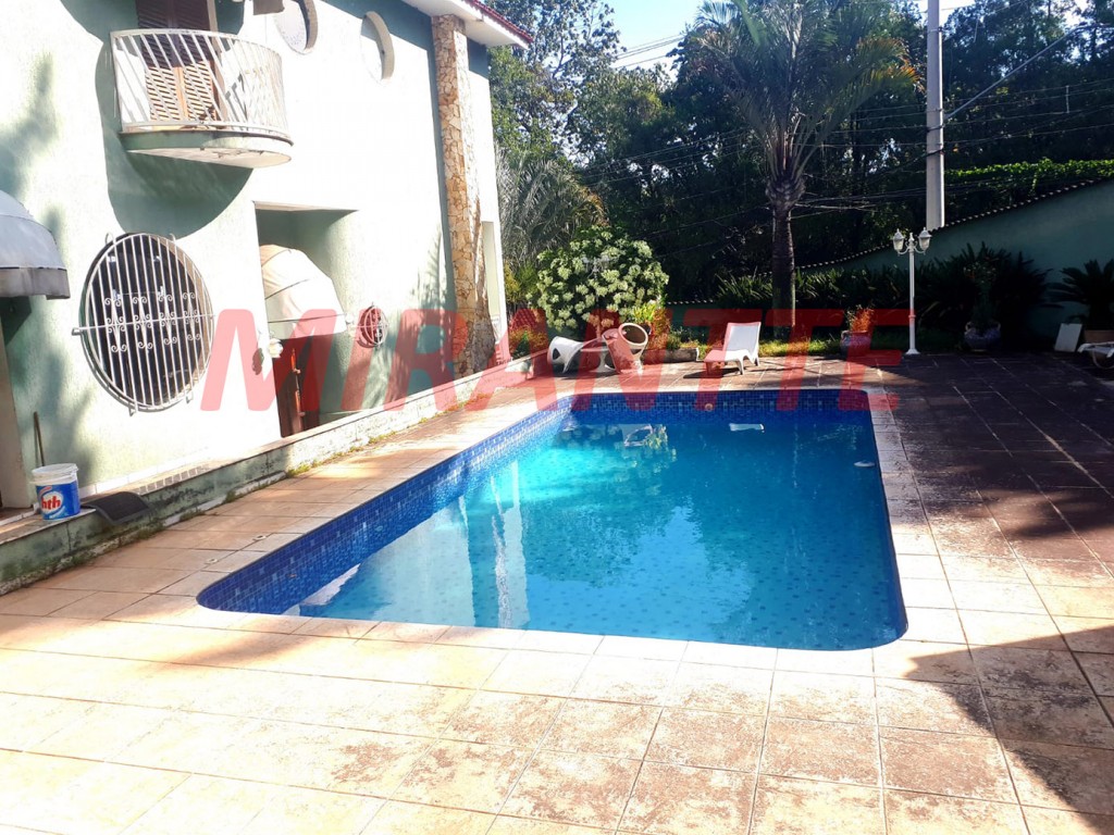 Sobrado de 317m² com 4 quartos em Horto Florestal