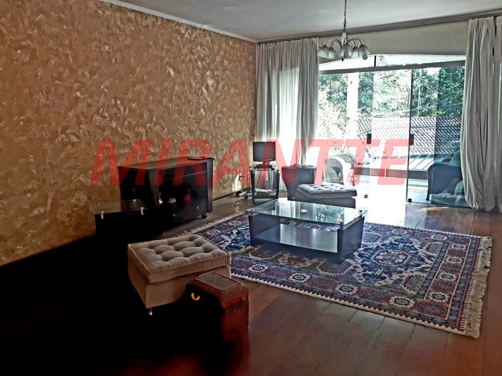 Sobrado de 317m² com 4 quartos em Horto Florestal