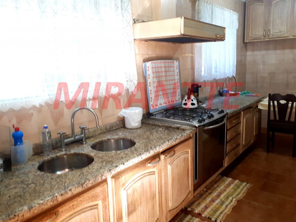 Sobrado de 317m² com 4 quartos em Horto Florestal