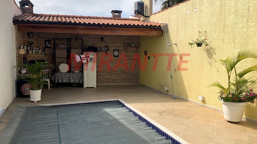 Sobrado de 245m² com 4 quartos em Tremembe