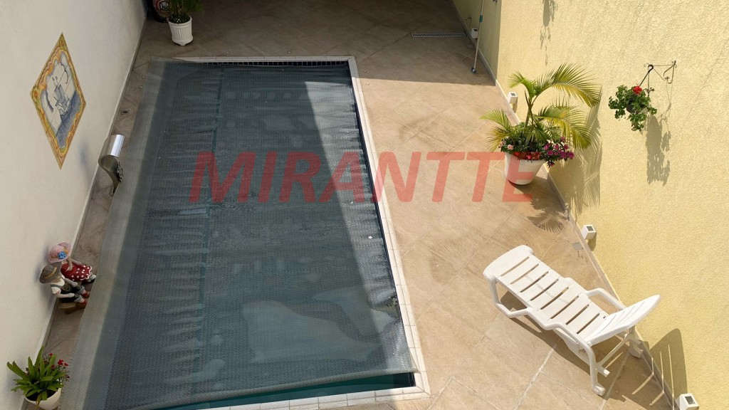 Sobrado de 245m² com 4 quartos em Tremembe