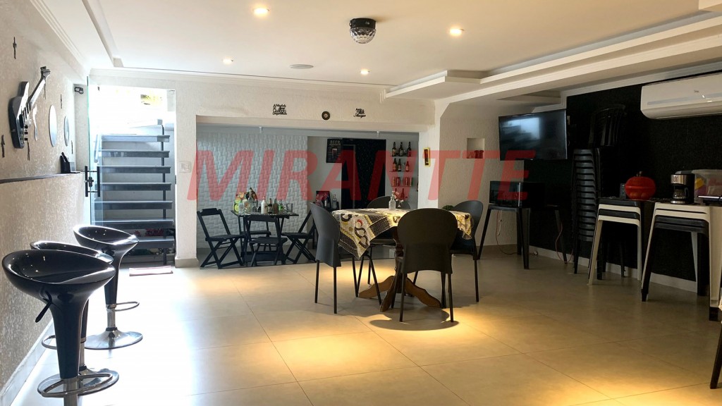 Sobrado de 245m² com 4 quartos em Tremembe
