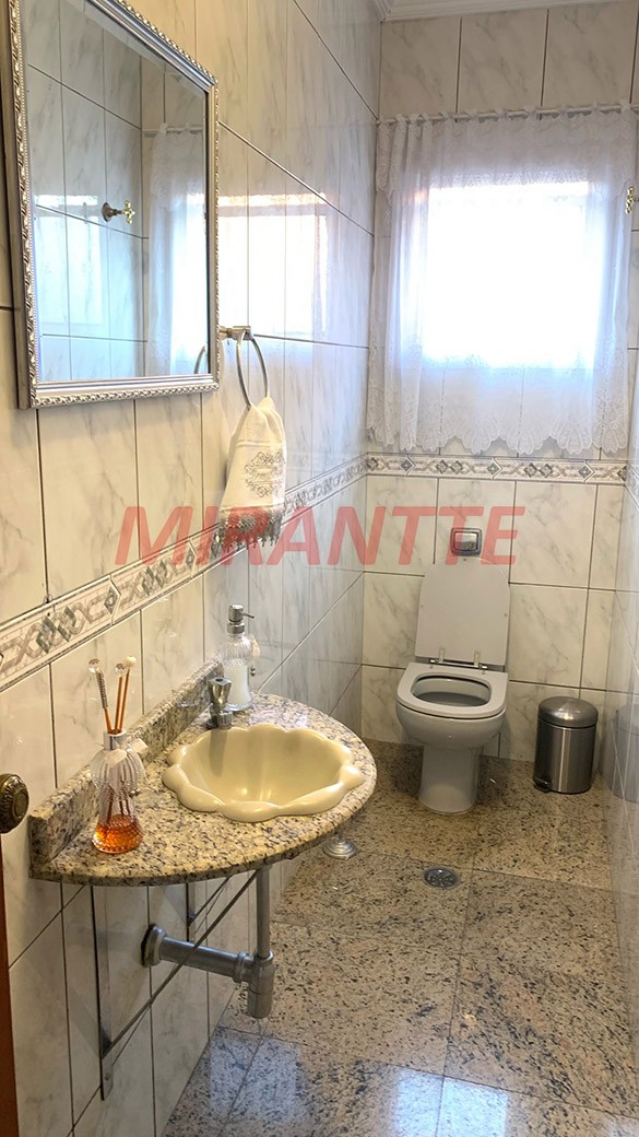 Sobrado de 245m² com 4 quartos em Tremembe
