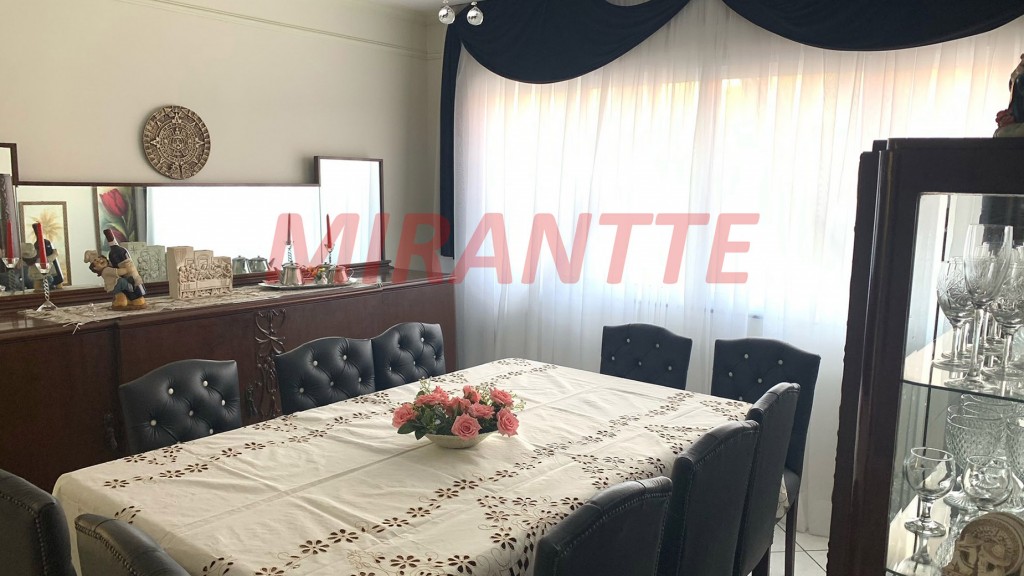 Sobrado de 245m² com 4 quartos em Tremembe