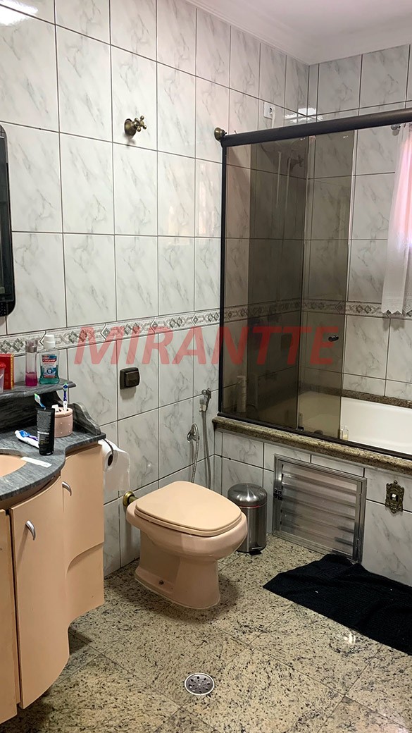 Sobrado de 245m² com 4 quartos em Tremembe