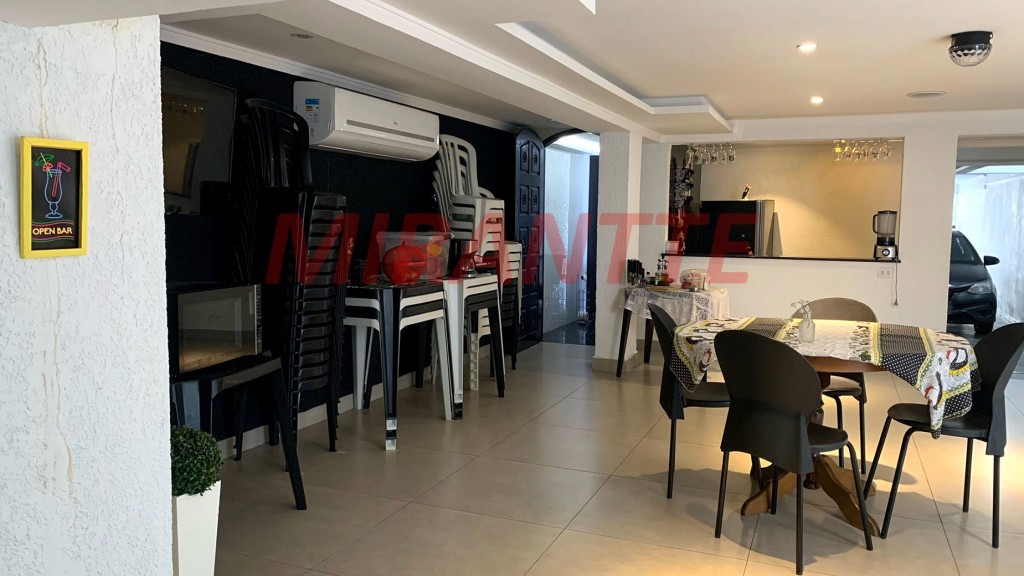 Sobrado de 245m² com 4 quartos em Tremembe