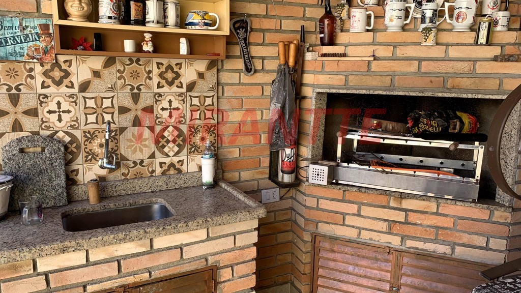 Sobrado de 245m² com 4 quartos em Tremembe