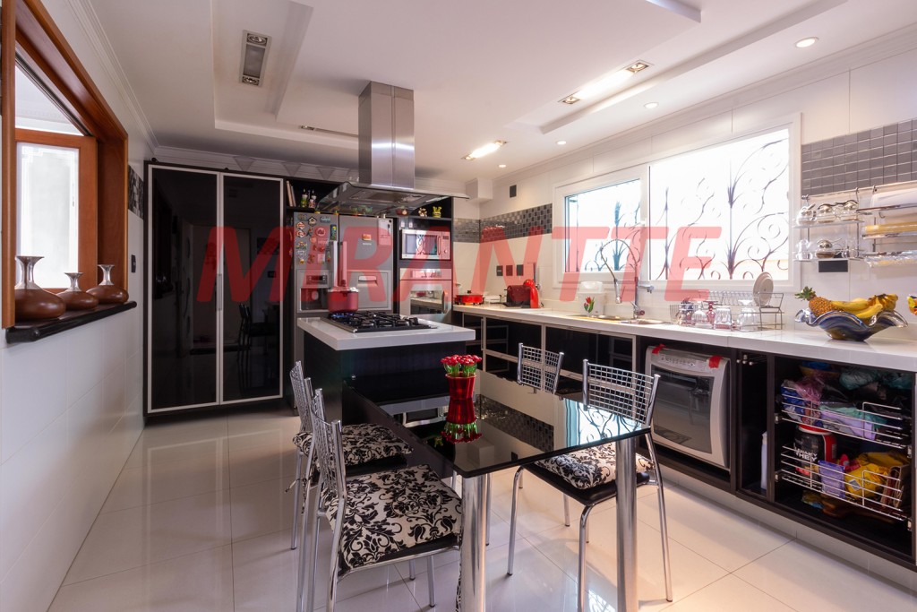 Sobrado de 557m² com 4 quartos em Jardim França