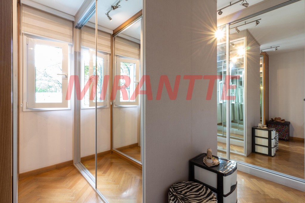 Sobrado de 557m² com 4 quartos em Jardim França