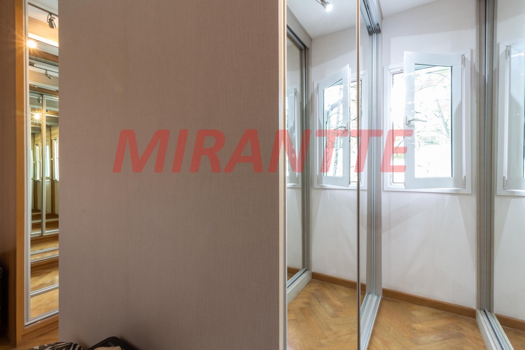 Sobrado de 557m² com 4 quartos em Jardim França