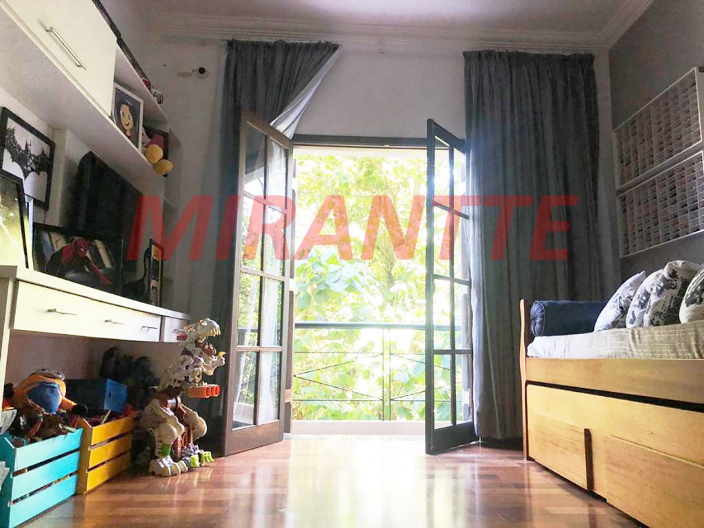 Sobrado de 353m² com 3 quartos em Jardim Floresta