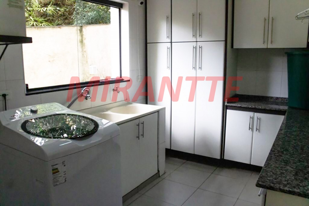 Sobrado de 353m² com 3 quartos em Jardim Floresta