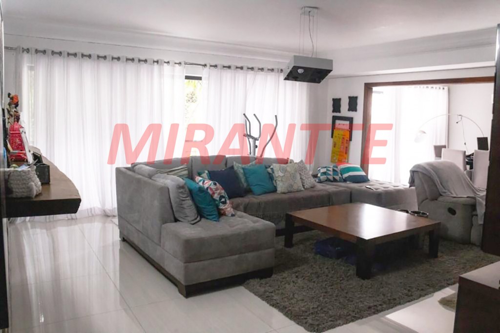 Sobrado de 353m² com 3 quartos em Jardim Floresta