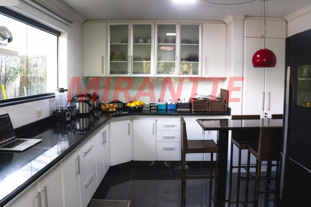 Sobrado de 353m² com 3 quartos em Jardim Floresta