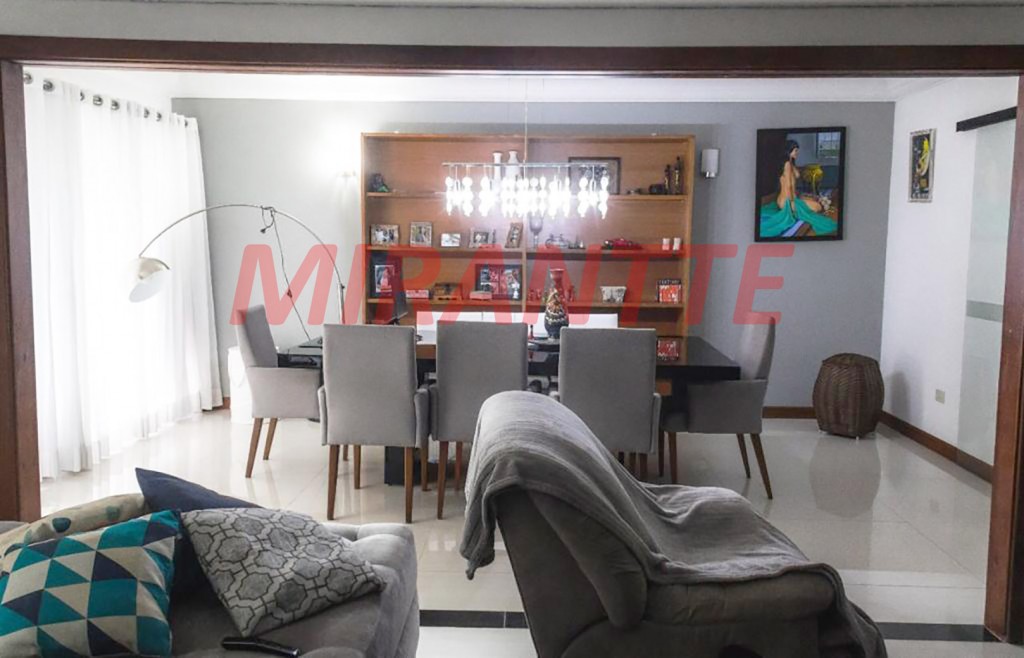 Sobrado de 353m² com 3 quartos em Jardim Floresta