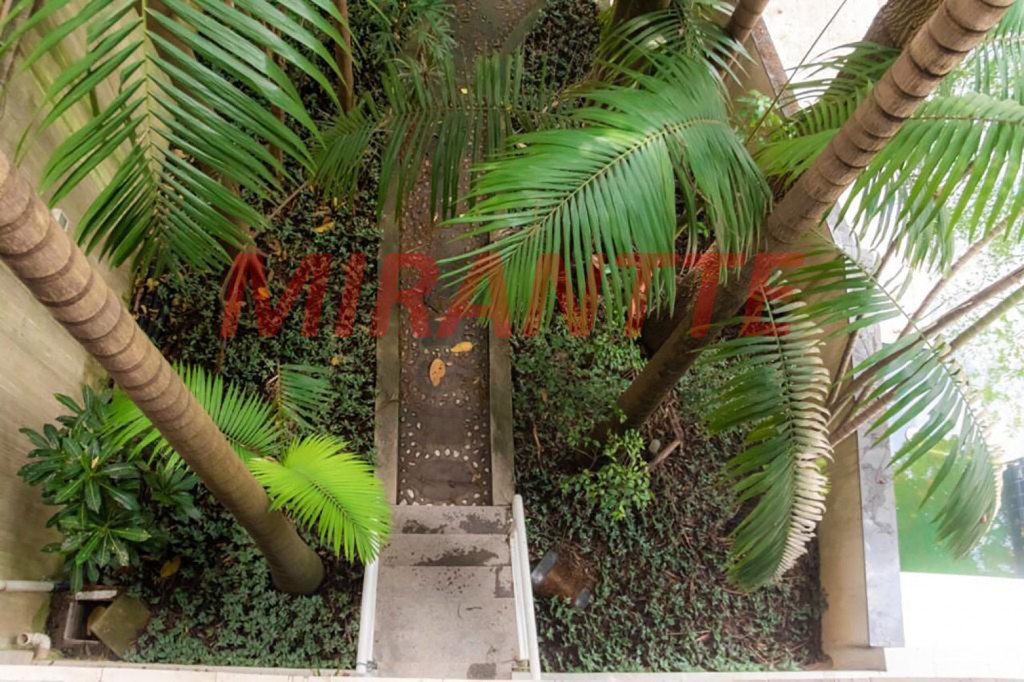 Sobrado de 353m² com 3 quartos em Jardim Floresta