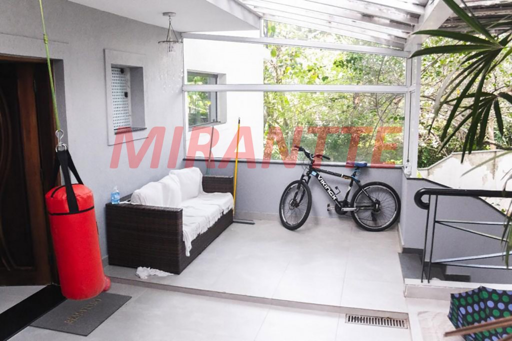 Sobrado de 353m² com 3 quartos em Jardim Floresta