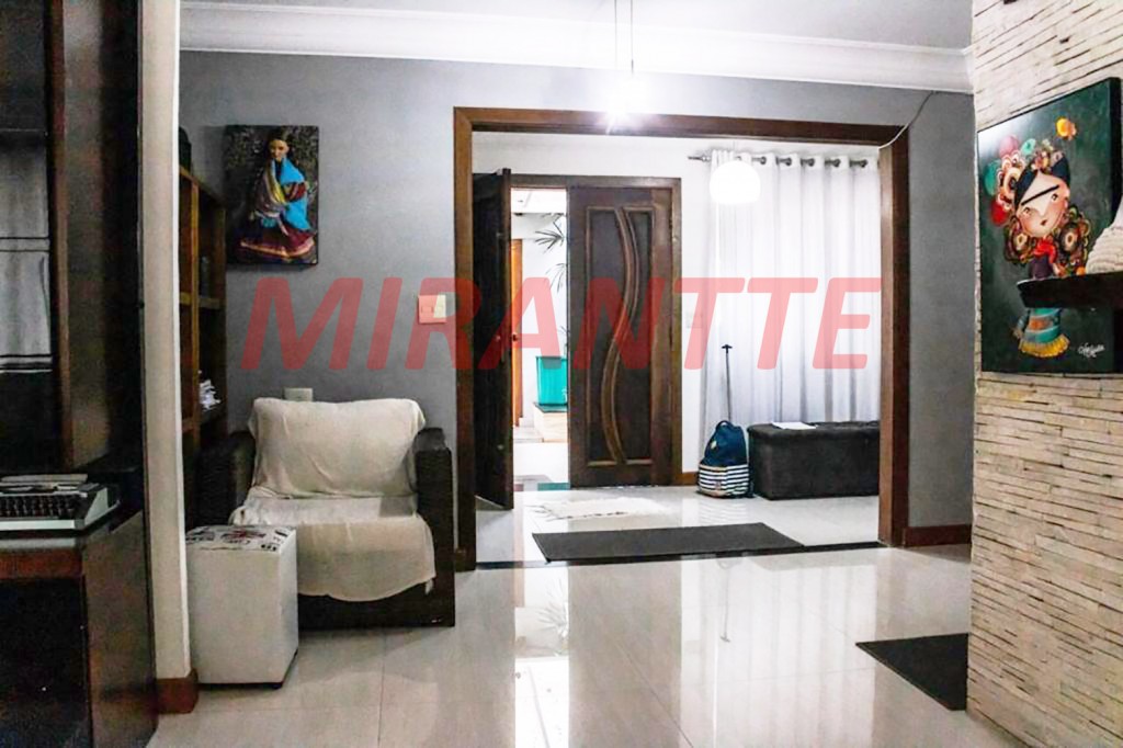 Sobrado de 353m² com 3 quartos em Jardim Floresta