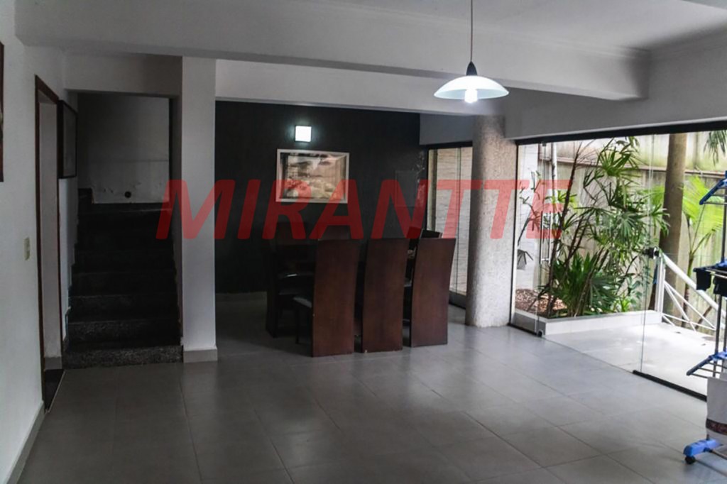 Sobrado de 353m² com 3 quartos em Jardim Floresta