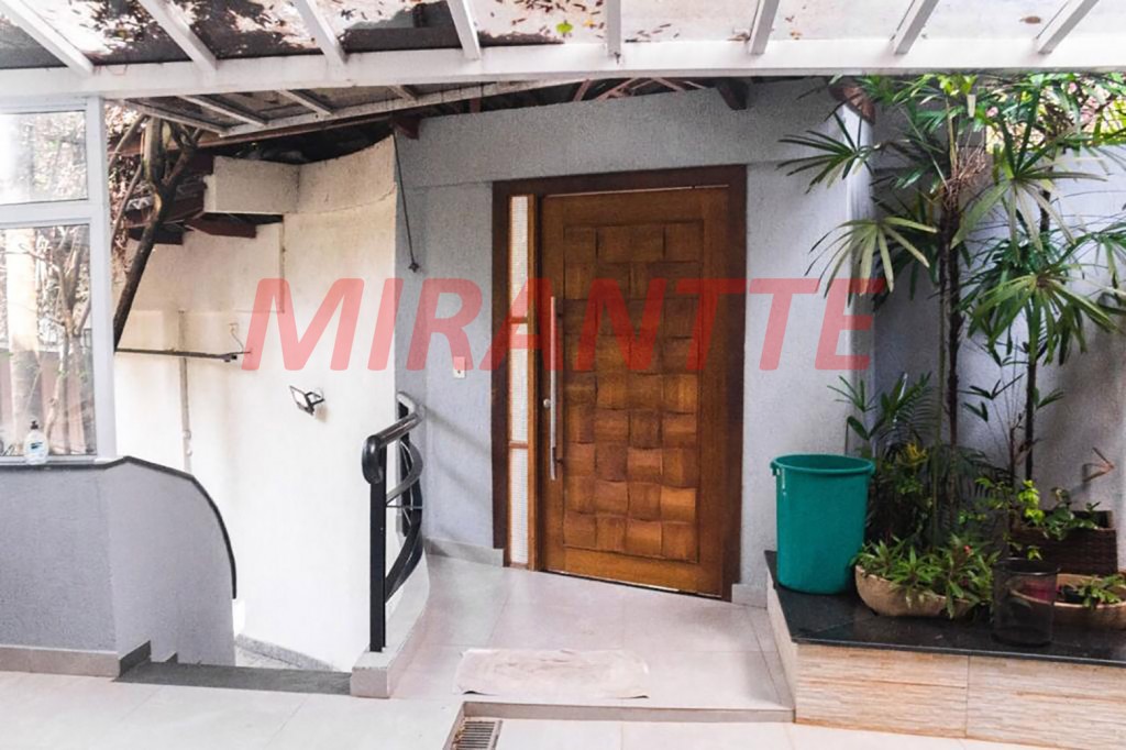 Sobrado de 353m² com 3 quartos em Jardim Floresta