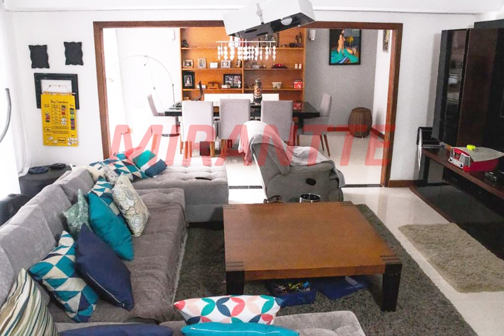 Sobrado de 353m² com 3 quartos em Jardim Floresta