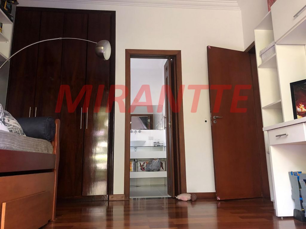 Sobrado de 353m² com 3 quartos em Jardim Floresta