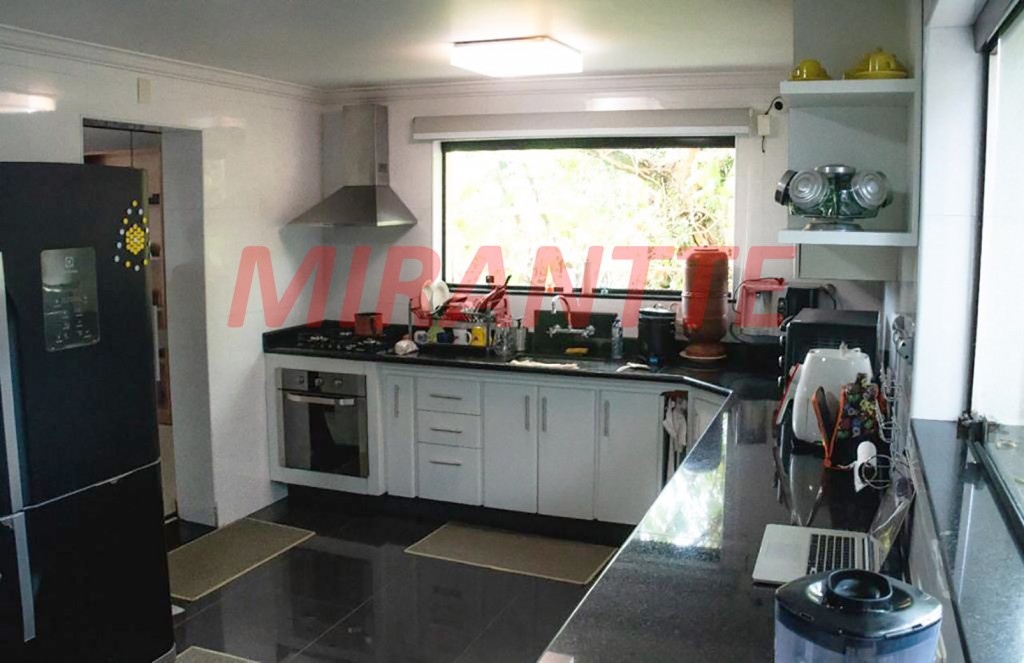Sobrado de 353m² com 3 quartos em Jardim Floresta